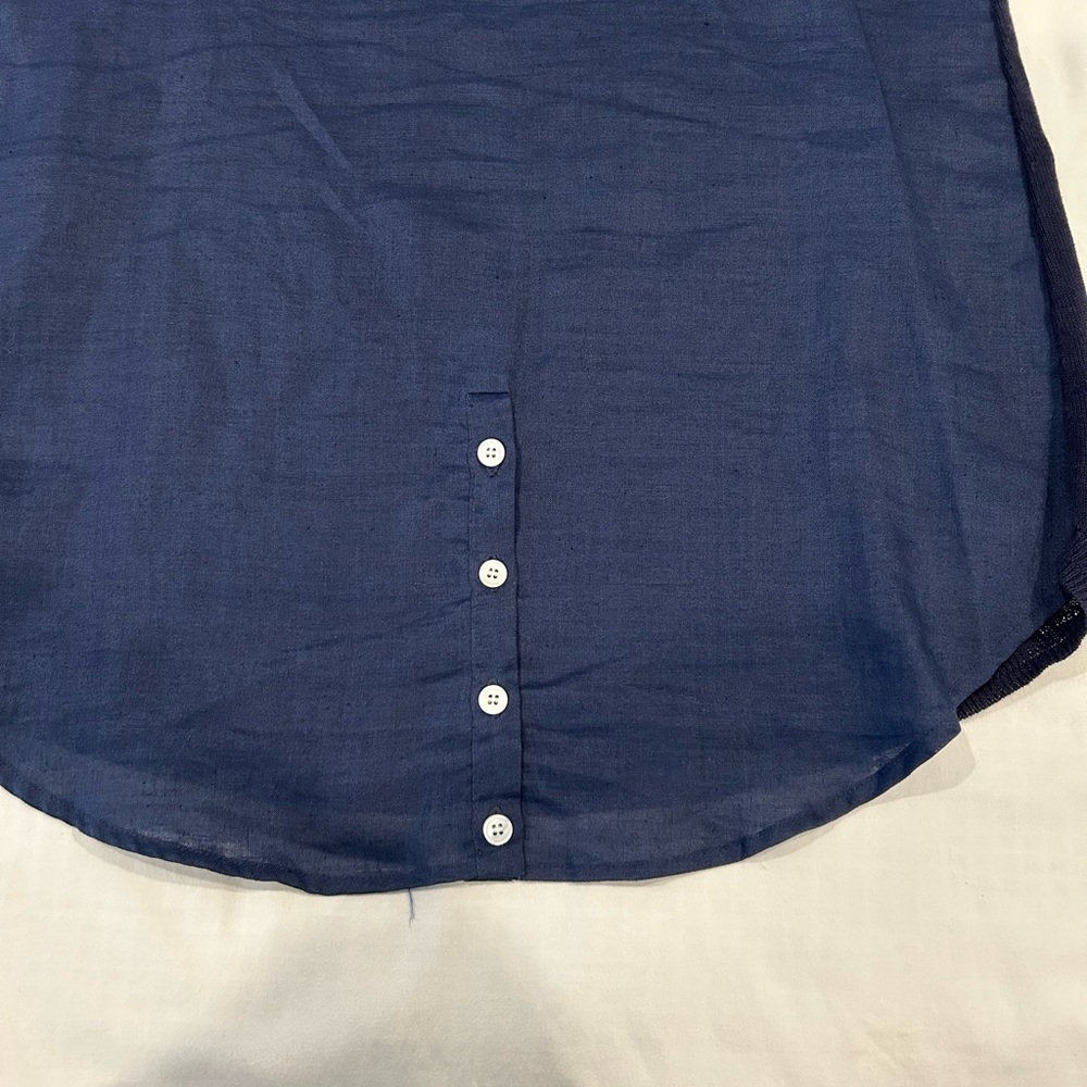 Foxcroft Linen and Cotton Sleeveless Tank Top, button detail, size Medium Navy - Picture 11 of 11
